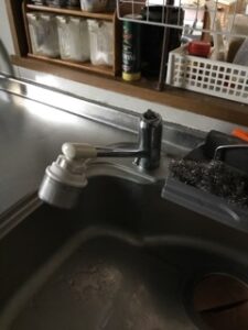 キッチン　台所　蛇口　水漏れ　不具合　交換